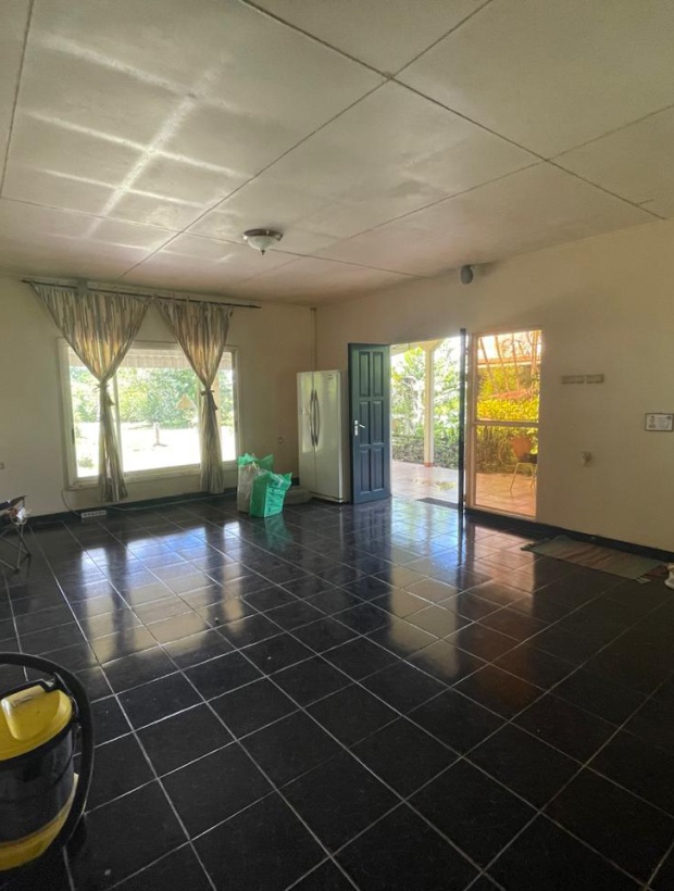 Para, 4 Bedrooms Bedrooms, ,2 BathroomsBathrooms,Woning,Te koop,1185